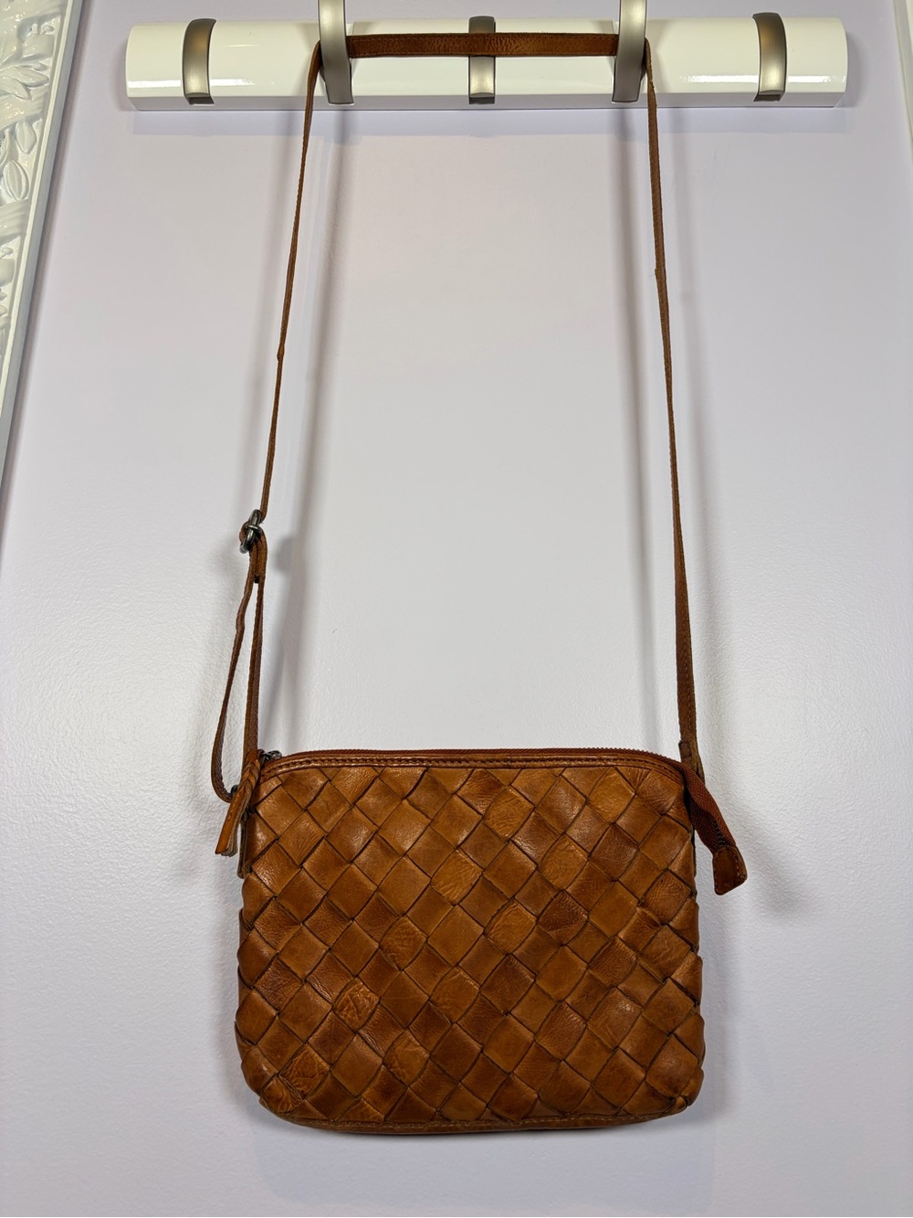 Vilenca Woven Leather Boho Chic Casual Crossbody Bag in Brown